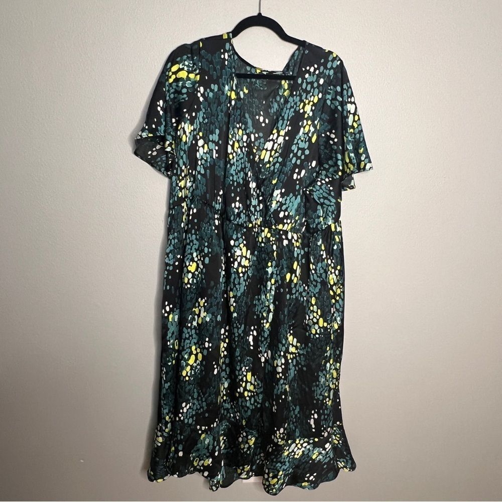 Torrid Midi Bubble Charm Flutter Sleeve Wrap Dres… - image 5